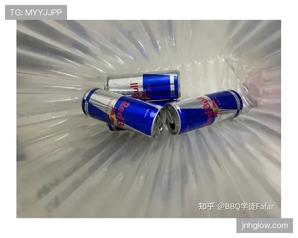 王昶家的冰箱里居然塞满了能量饮料，训练完直接当水喝？